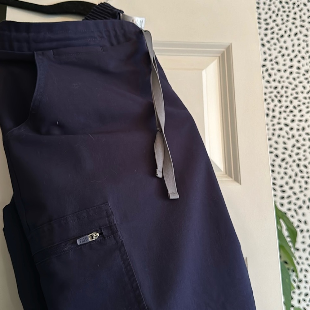 Women’s FIGS medium scrub pants Basic Scrub Pants Navy